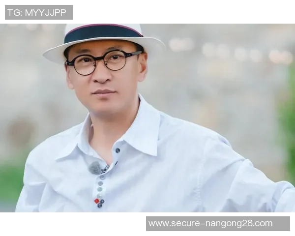 篮球明星周杰的传奇人生与球场背后的故事揭秘